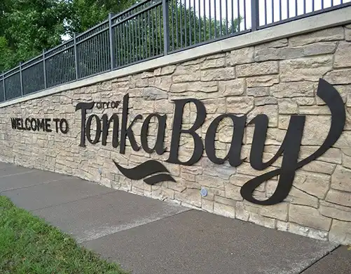 serving tonka bay
